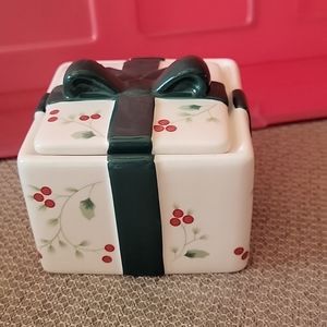Pfaltzgraff Winterberry Candy Box